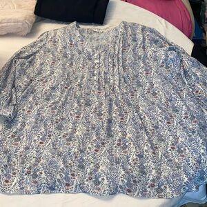 Rose + Olive three-quarter sleeve button-down V-neck blouse multicolor